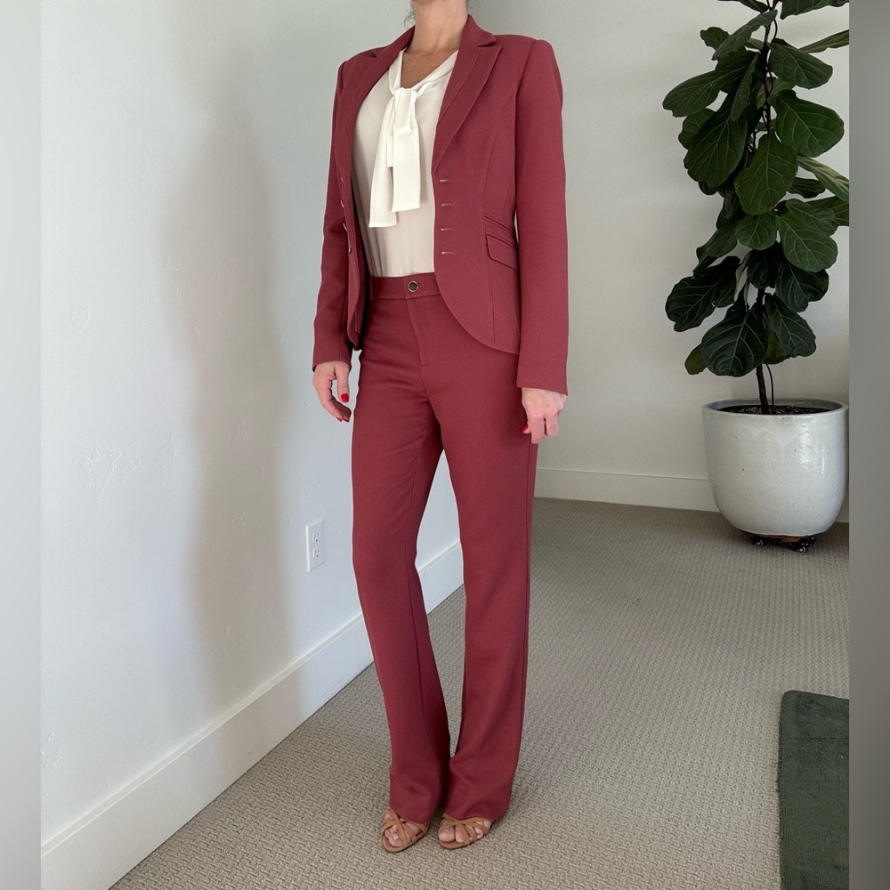 White House Black Market Women’s Suit with Bootcut Trouser & Trendy Blazer 0/0R